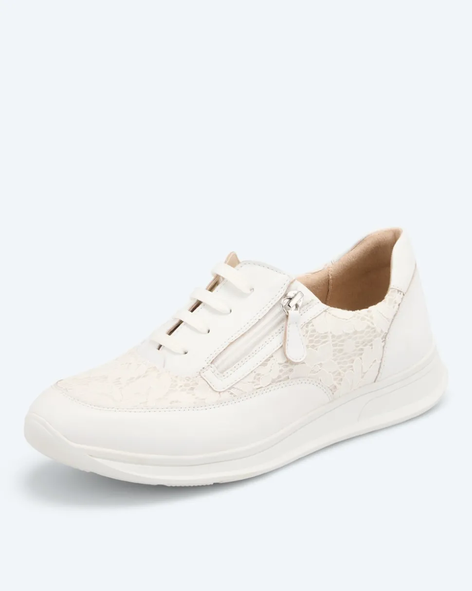 Sneaker mit Blumenspitze