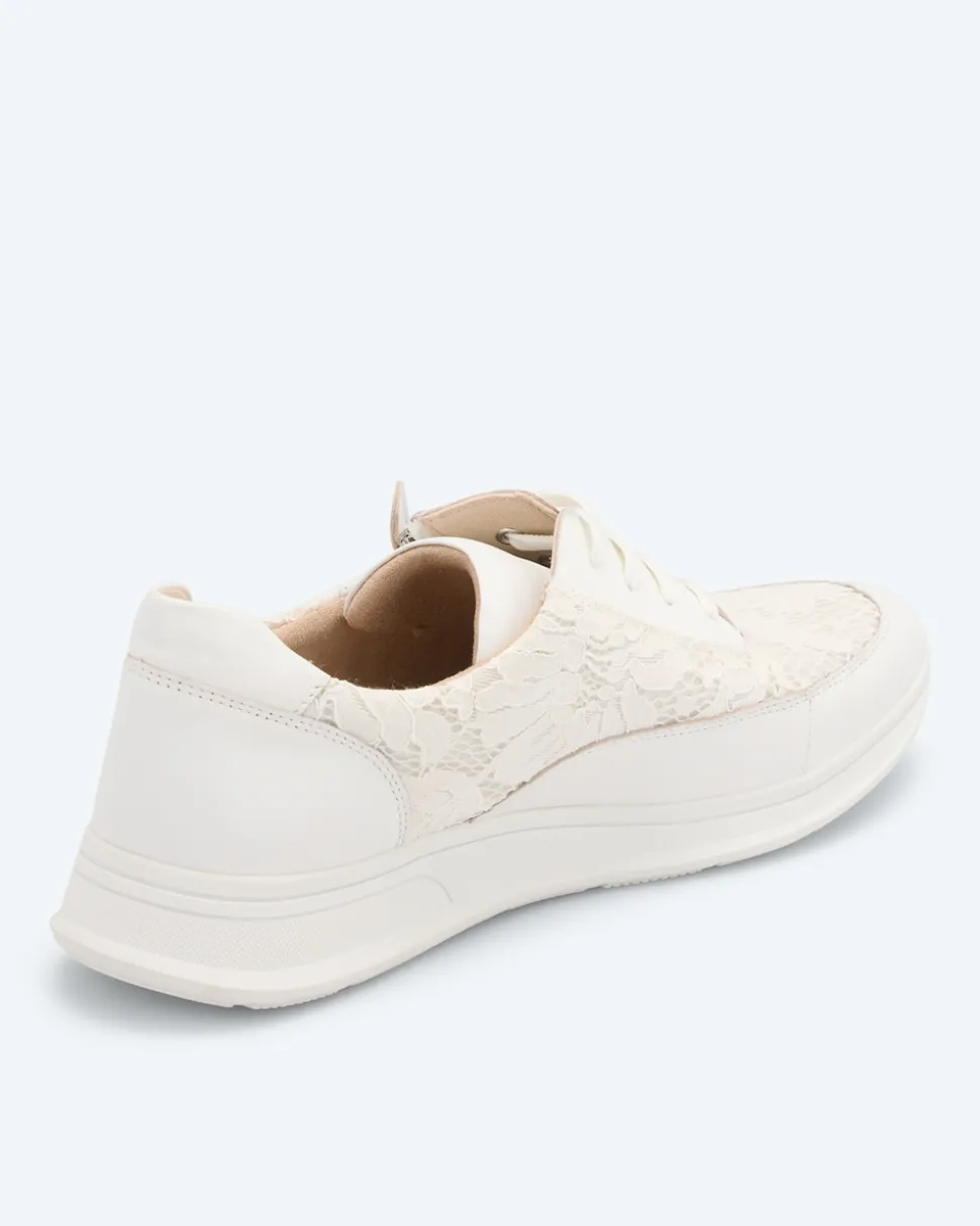 Sneaker mit Blumenspitze