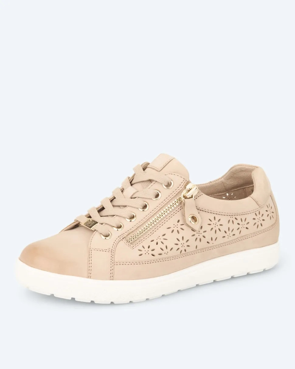 Sneaker mit Perforation