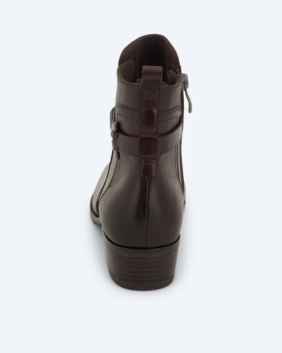 Stiefelette mit Deko