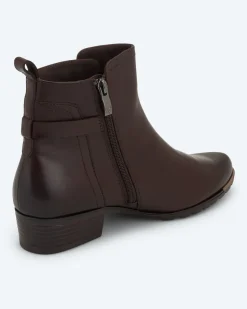 Stiefelette mit Deko